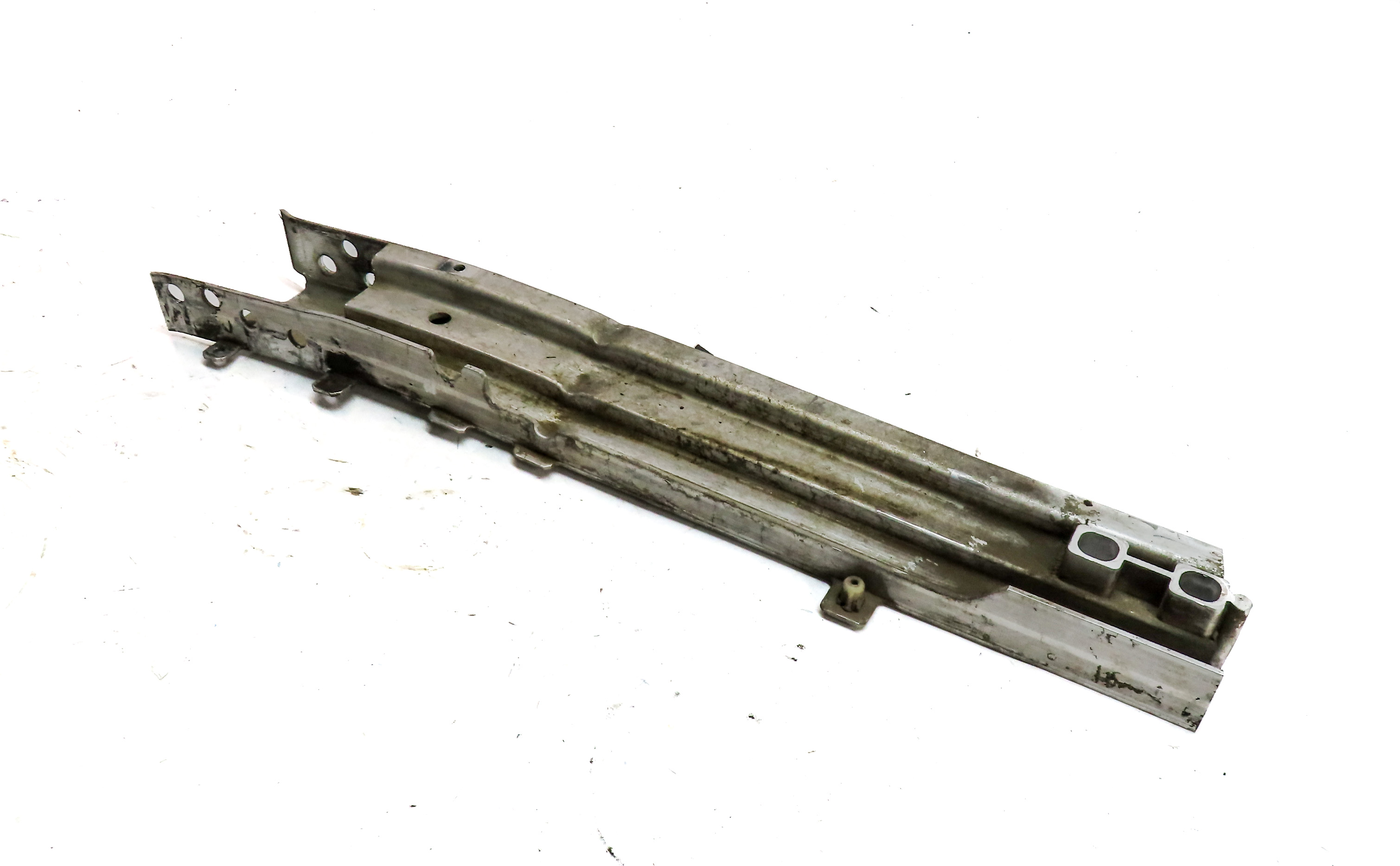 16-23 BMW X1 X2 F39 F48 FRONT RIGHT PASSENGER BUMPER REINFORCEMENT BRACKET — exact item pictured